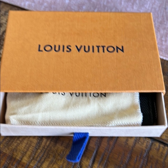 Louis Vuitton Damier Graphite Card Holder - Picture 9 of 9